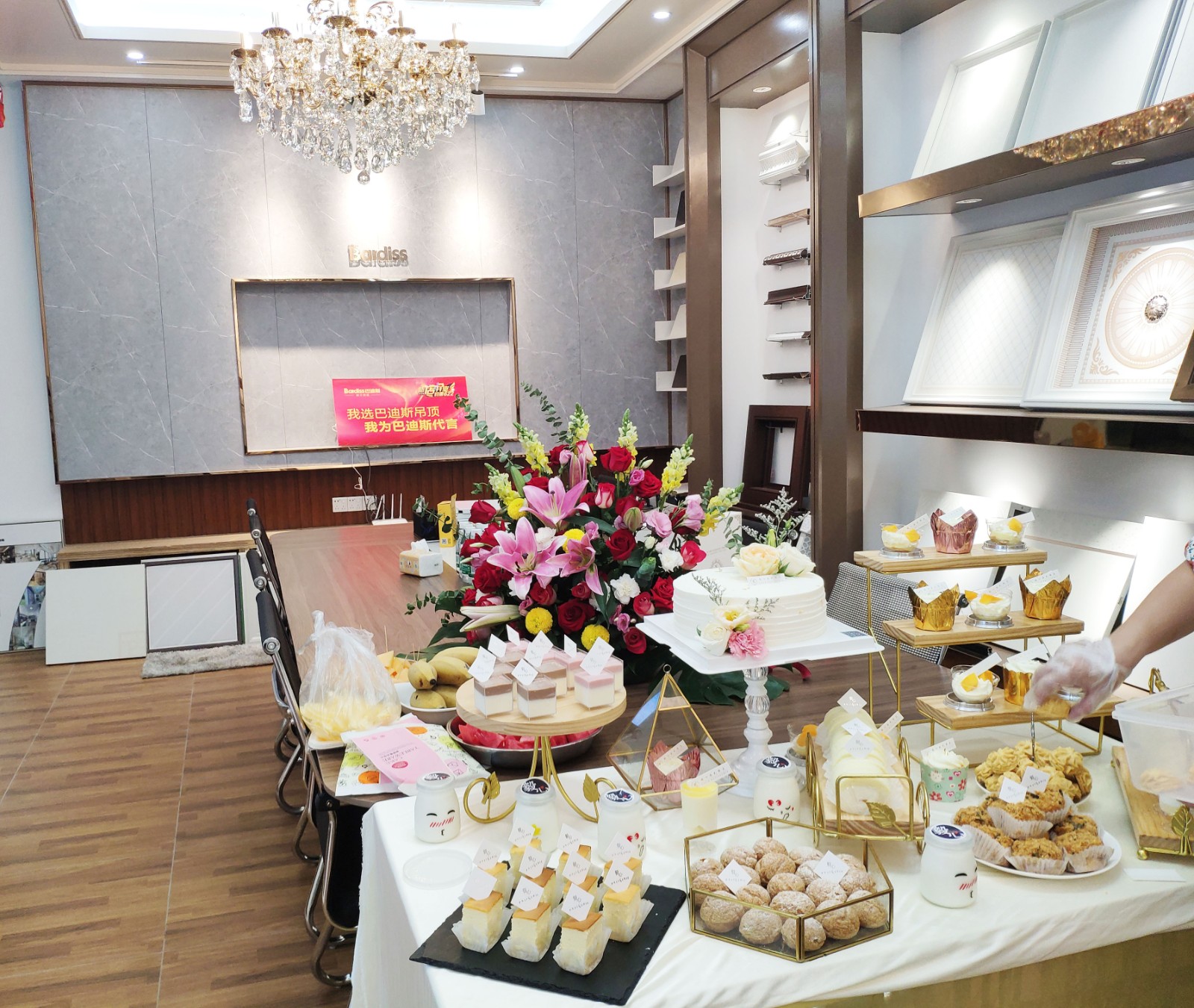 豐富的點心小吃，  讓到場的業主朋友感到貼心服務。